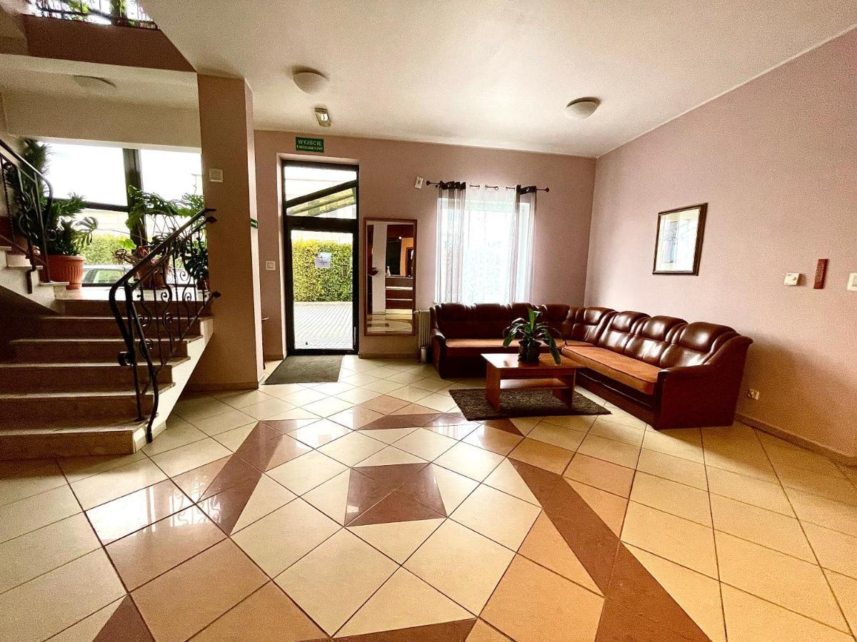 Hotel Dowhan Nowe Exteriör bild